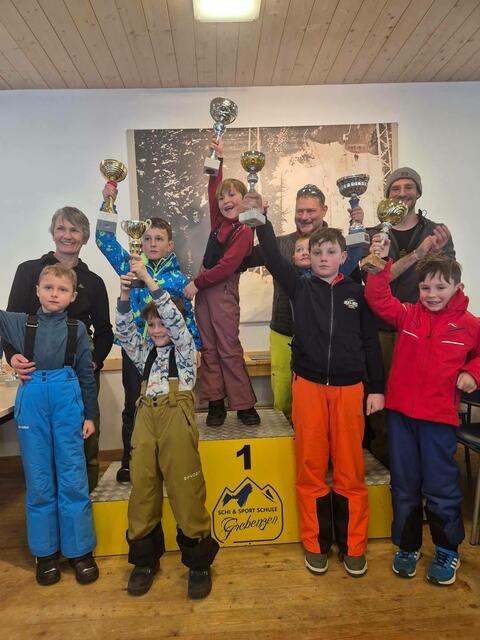 Nach dem Abschlussrennen gab es bei der Siegerehrung glückliche Gewinner. | Foto: privat