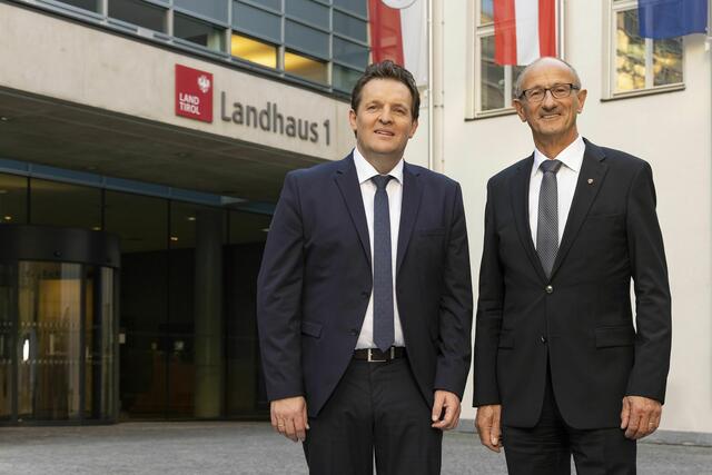 LH Anton Mattle (re) und LR René Zumtobel (li).
| Foto: Land Tirol/Die Fotografen