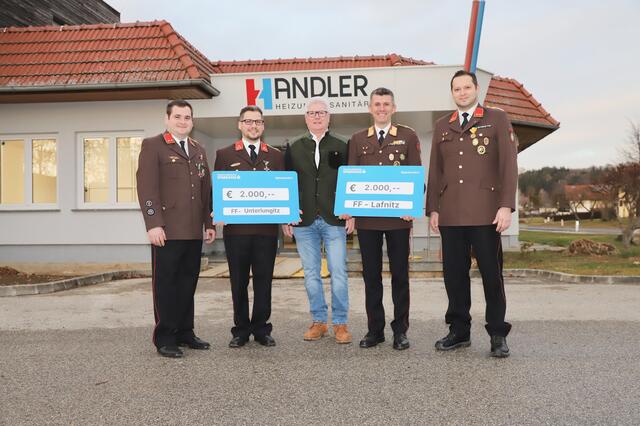 Hannes Handler (M.) dankte ABI Christian Hatzl und OBI Thomas Hofer sowie HBI Roman Becker und OBI Patrick Lind. | Foto: Alfred Mayer