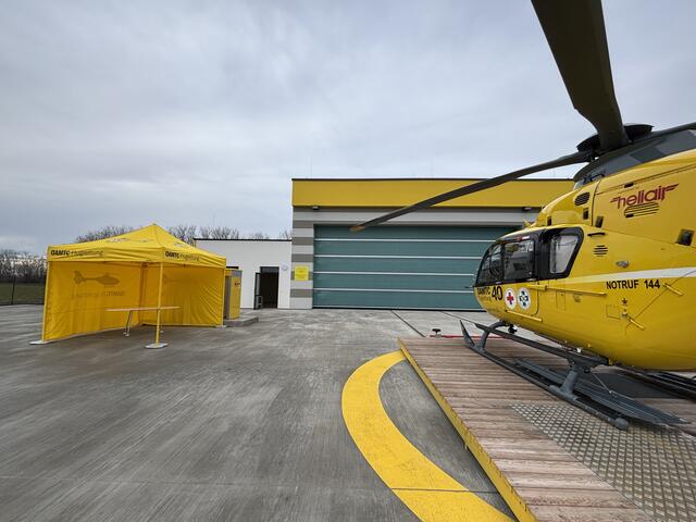 Auch für dringende Transporte zwischen Spitälern ist der ÖAMTC-Notarzthubschrauber mit seiner modernen medizinischen Ausstattung optimal geeignet. | Foto: MeinBezirk/Haller