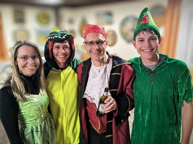 Fasching 2024 in Enns: Familie Aichhorn als Peter Pan-Clan | Foto: c Turnverein Enns