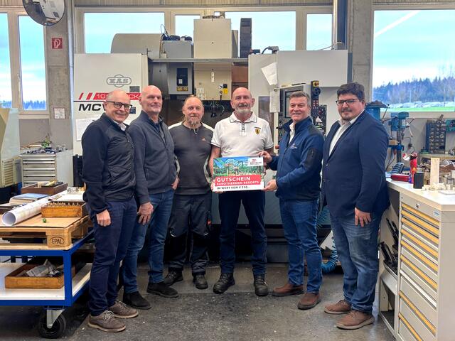 V.l.: Martin Wachutka (GF BBOÖ), Franz Brandner (GF Brandner GmbH), Daniel Höller (Brandner GmbH), Dietmar Brandner (GF Brandner GmbH), Thomas Matthey (GF, BBOÖ), Thomas Avbelj (Bürgermeister Roitham) | Foto: BBOÖ