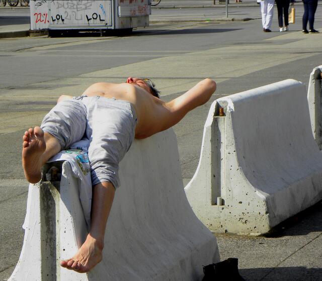 Eine Fotoausstellung im Schildermaler-Museum auf der Wieden widmet sich den "Haxen und Sprudla", also  Beinen, in allen möglichen Varianten. (Archiv)  | Foto: Josef Samuel