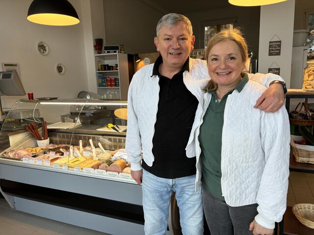 Ewa und Irek Peczka führen die "Feinkost am Rosenhügel". | Foto: Lisa Kammann/MeinBezirk