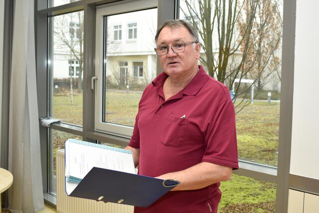 Pflegeassistent Helmut Müll ist nach seinem Pensionsantritt am Landesklinikum Hollabrunn weiterhin auf der Abteilung für Sozialpsychiatrie, Station AB und Station C, tätig. | Foto: Landesklinikum Hollabrunn