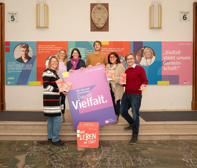 Das "Team Vielfalt" rund um Leiterin Eva Spießberger (links im Bild) setzt auf ein buntes und abwechslungsreiches Programm. | Foto: Stadt Salzburg/ Alexander Killer