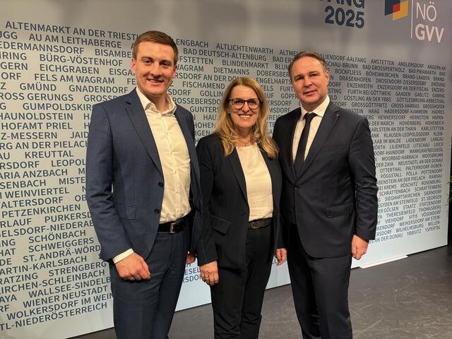 Landesparteiobmann Sven Hergovich, Landesrätin Ulrike Königsberger-Ludwig, Bundesparteiobmann Andreas Babler (alle SPÖ) | Foto: MeinBezirk