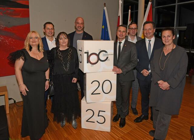 Hochrangige Vertreter aus Politik, Kirche, Vereinen, Kunst, Kultur und Wirtschaft sowie zahlreiche Ehrenamtliche erschienen zum geselligen Neujahrsauftakt. | Foto: Gregor Hafner