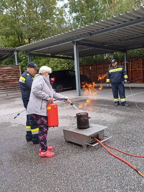 Im vergangenen Jahr wurden bezirksweit 28 Veranstaltungen zur Entstehungsbrandbekämpfung durchgeführt, an denen 777 Personen teilnahmen.  | Foto: FF Stainach