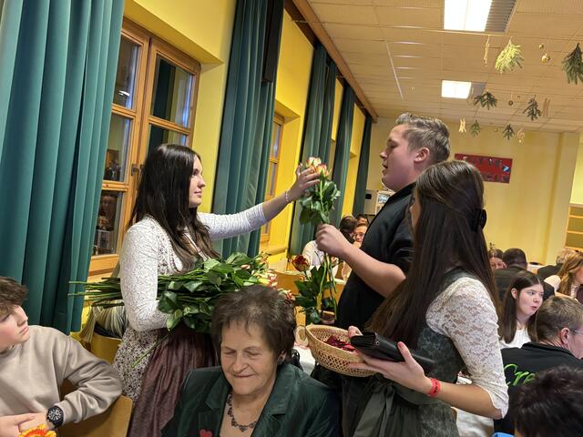 Rosenverkauf für die Rosenkönigin. | Foto: Veronik