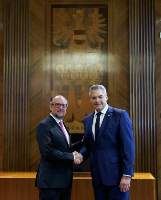 Schallenberg ist nun sowohl Vorgänger als auch Nachfolger von Bundeskanzler Karl Nehammer (beide ÖVP).  | Foto: BKA