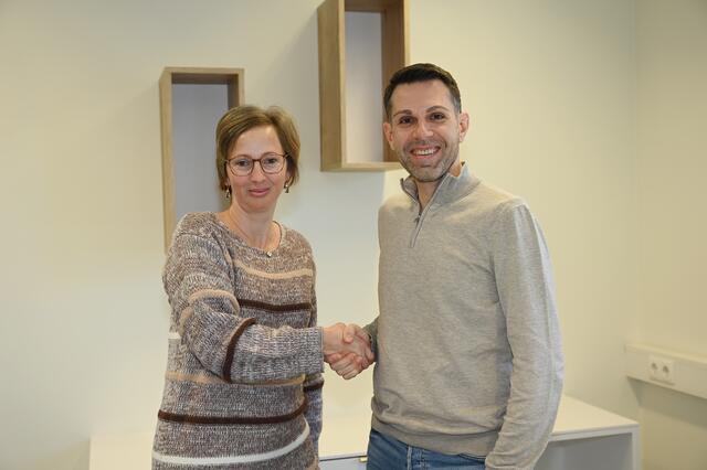 Sandra Paula-Ehrenhöfer übernimmt Allgemeine Praxis in Blumau-Neurißhof, hier mit Bürgermeister René Klimes. | Foto: Pohl
