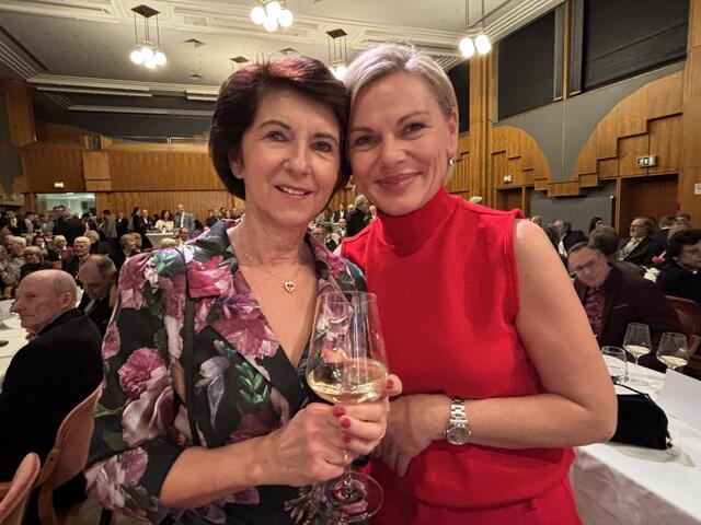 Margit Leitenberger mit Klaudia Schumacher | Foto: MeinBezirk/Fischer/Gady