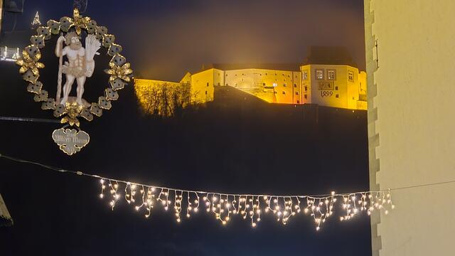 03.12.204 Blick auf die Veste Oberhaus aus der Altstadt von Passau