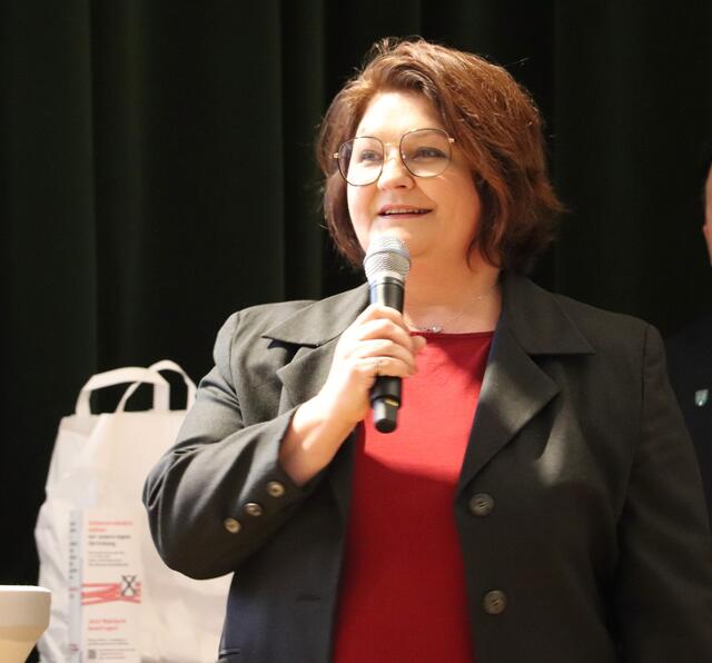  „Es sind für Unternehmer und Landwirte schwierige Zeiten“, sagte Bürgermeisterin Doris Dirnberger. Umso mehr dankte sie jenen, die Arbeitsplätze schaffen und die Versorgung der Bevölkerung mit Lebensmitteln gewährleisten. | Foto: Edith Ertl