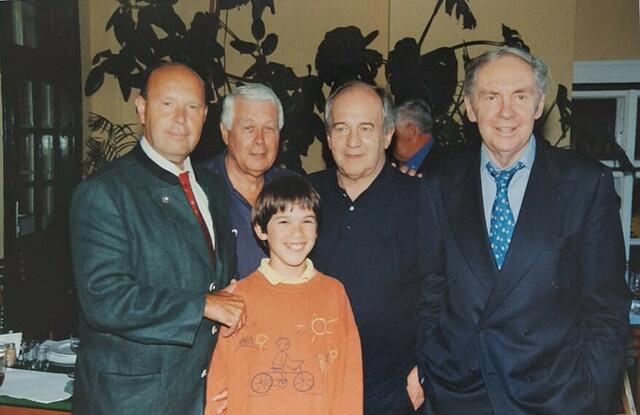 Drehbeginn zum Film "Zwei unter einem Dach" am 2.7.2000 mit August Breininger, Peter Weck, Valentin, Otto Schenk und Harald Juhnke. | Foto: Archiv Breininger