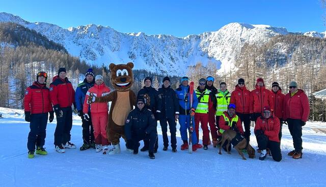 Traumhaftes Winterwetter, engagierte Mitwirkende und zahlreiche Interessierte – das waren die Kennzeichen der Gemeinsam-sicher-Infoveranstaltung "Aufi aufn Berg". | Foto: BPK Völkermarkt