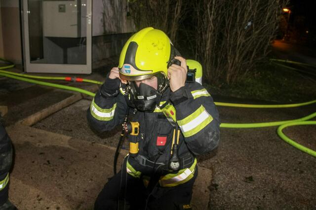 Die Feuerwehr appelliert an die Bevölkerung, in allen Wohnräumen Rauchmelder anzubringen und die Fluchtwege (auch Stiegenhäuser) freizuhalten.  | Foto: Pressestelle BFK Mödling / Fastner
