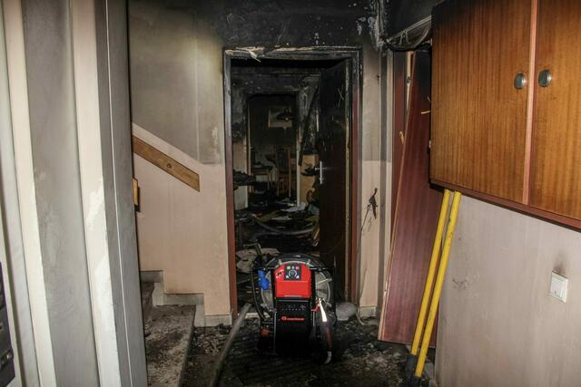 Flüchten sie aber niemals durch ein verrauchtes Stiegenhaus, dabei herrscht akute Lebensgefahr!  | Foto: Pressestelle BFK Mödling / Fastner
