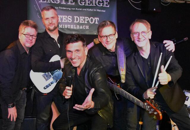 "Elvis" Reinhard Reiskopf mit seiner großartigen Band