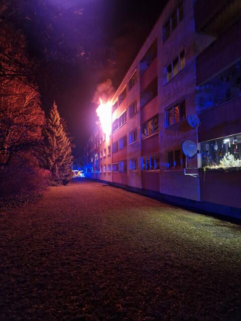 Die Personenrettung konnte nur mit Atmenschutz vorgenommen werden. | Foto: FF Brunn am Gebirge / Pressestelle