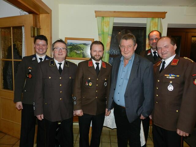Michael Schibich, Franz Maron Lorenz Rumel,Christian Watzl,  Marus Patzer, Franz Rumel, die Kameraden der Feuerwehr haben sich über den besuch von Bgm Christian Watzl gefreut | Foto: Heribert Punz