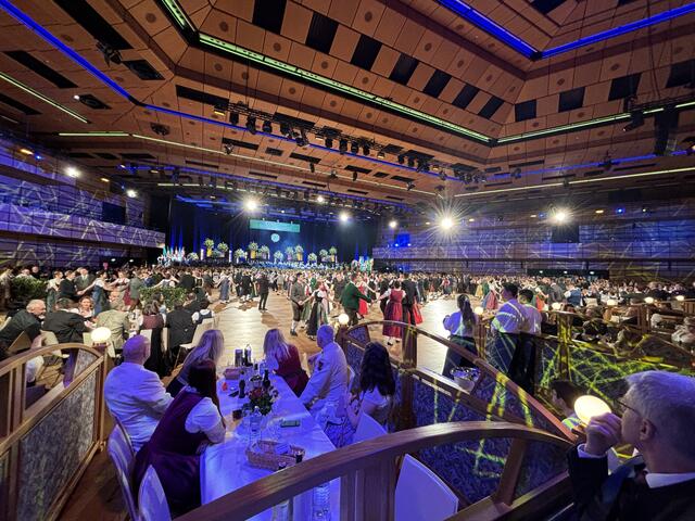 Alles Walzer hieß es nach der Eröffnung | Foto: MeinBezirk