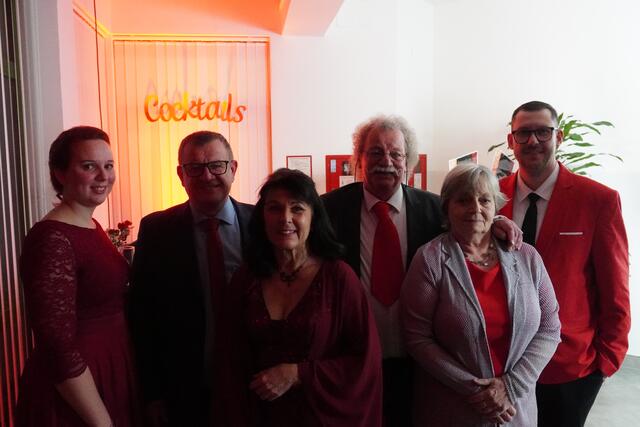 Jennifer Freyhammer, Bürgermeister Robert Kwas, Vizebürgermeisterin Elke Schön, Karl Palischek, Margit Urbanek sowie Markus Bauer.