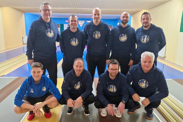 KSK Klagenfurt-Magdalensberg in Leoben
stehend von links: Obmann Werner Rössler, Günter Snieder jun., Andrej Lahovec, Roman Leitner und Sportkapitän Daniel Waldhauser; hockend von links: Rafael Waldhauser, Dominik Konec, Martin Oberrauner und Adolf Pichler
