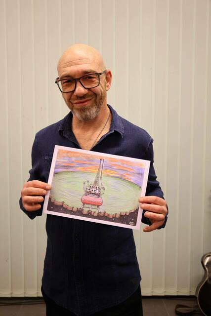 Roman Gregory, Sänger der Hard-Rock- und Heavy-Metal-Band Alkbottle, war bei der Eröffnung der Ausstellung. | Foto: Stadtgemeinde Klosterneuburg/Lutz