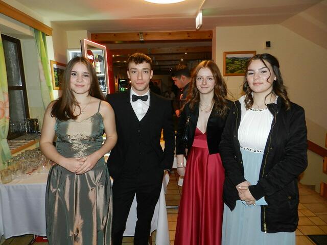 Vanessa Hiesberger, Tobias Krahofer, Theresa Safer und Selina Hiesberger haben sich gut unterhalten | Foto: Heribert Punz