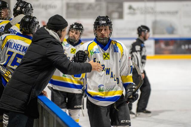"Präsident" Herzceg gratuliert zum Erfolg. | Foto: ECE