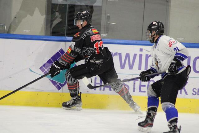Hribernik (Devils) steuerte einen Treffer beim 2:7 bei. | Foto: EC Devils