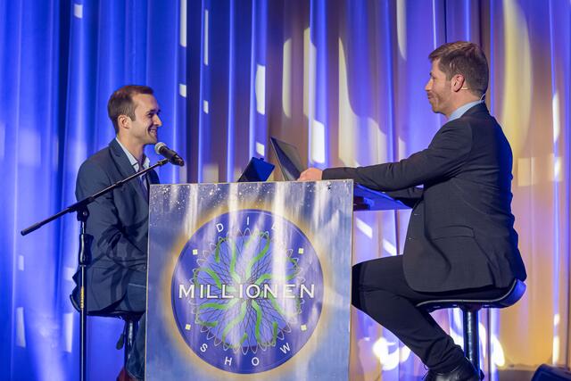 GR Kevin Pfann mit dem Gildenpräsidenten Christian Guttmann bei der Millionenshow  | Foto: R. Wehrl und M. Gartner