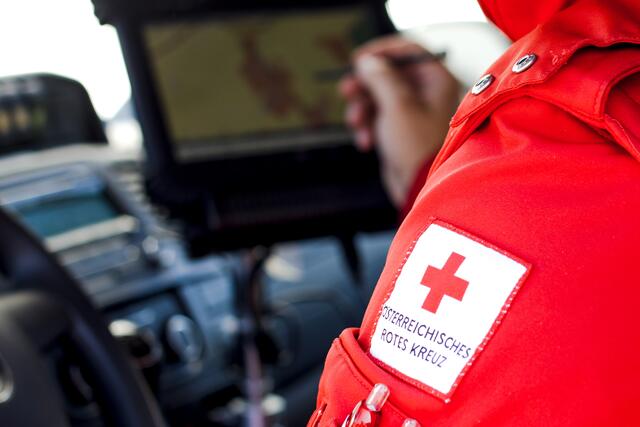 Das Rote Kreuz stand beim Verkehrsunfall in Leoben-Lerchenfeld ebenfalls im Einsatz. | Foto: Symbolfoto Rotes Kreuz / Symbolbild