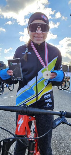 Anna Viktoria Füreder holte Silber. | Foto: Granitbiker