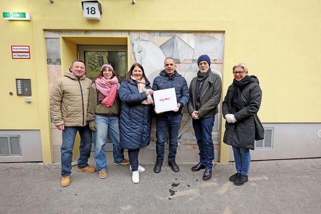 Thomas Rabitsch (2.v.r.) produzierte das Album, nachdem Langs Tochter Lisa (2.v.l.) ihm den musikalischen Nachlass überließ.  | Foto: Stadt Wien/Martin Votava