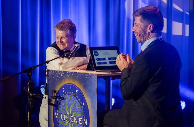 Pater Michael von der Neuklosterpfarre mit dem Gildenpräsidenten Christian Guttmann bei der Millionenshow | Foto: R. Wehrl und M. Gartner