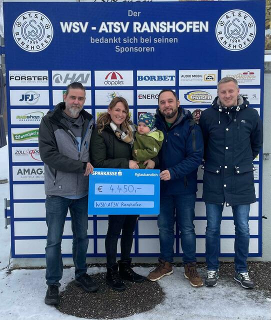 Ewald Langgartner, Corinna und Oliver mit Matteo (Mitte) und Patrick Hubner. | Foto: ATSV Ranshofen