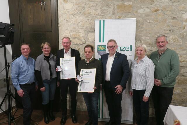 Christian Pühringer, Vizebürgermeisterin Stefanie Zauner, Florian Sonnleitner, Anton Wimmer, Bürgermeister Klaus Falkinger, Elisabeth Leitner, Anton Hochenburger (v.l.n.r.) | Foto: Gemeinde Kleinzell