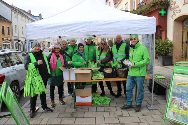 Am Samstag, dem 11. Jänner informierten die Stadt-Grünen vor Ort. | Foto: Grüne Klosterneuburg