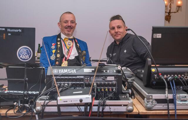 Die Ton- und Lichttechniker am Bild v.l.n.r.:
Andreas Herbst und Daniel Flor,
gemeinsam mit  Elisabeth Herbst und Armand Vorner | Foto: R. Wehrl und M. Gartner