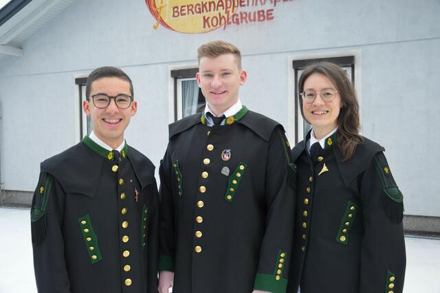 Kilian Hindelang, Bastian Brandstötter und Doris Kofler leiten die Bergknappenkapelle Kohlgrube seit Kurzem zu dritt.  | Foto: BKK Kohlgrube
