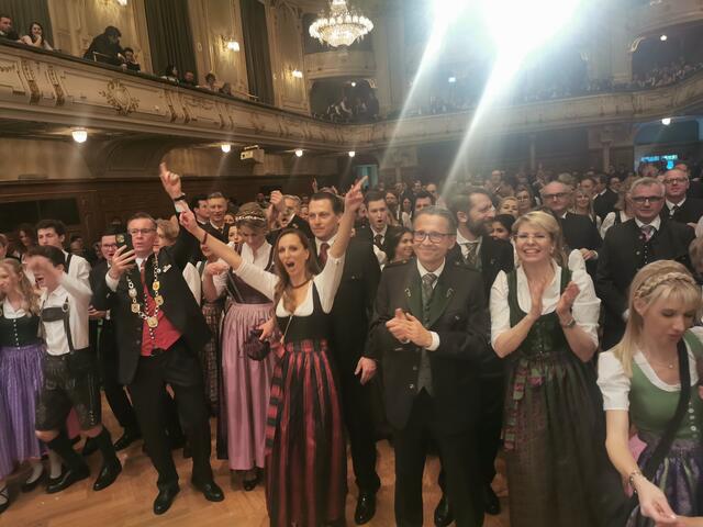 Beste Stimmung bis in die Morgenstunden: Das ist am Oberlandler-Ball garantiert. | Foto: RegionalMedien Steiermark