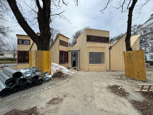 Das neue Café-Restaurant Resselpark am Karlsplatz nimmt langsam seine Form an. | Foto: Nathanael Peterlini