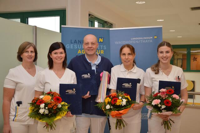 Doris Fidi, Daniela Stallecker, Thomas Schwertberger, Marion Kandler und Marlene Stöger (v.l.) | Foto: Landesklinikum Waidhofen