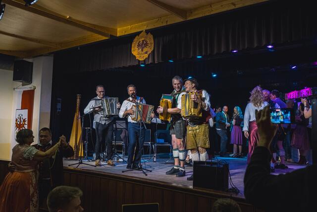 Gemeinsam sorgten die Musiker für beste Stimmung im Saal. | Foto: Pernsteiner
