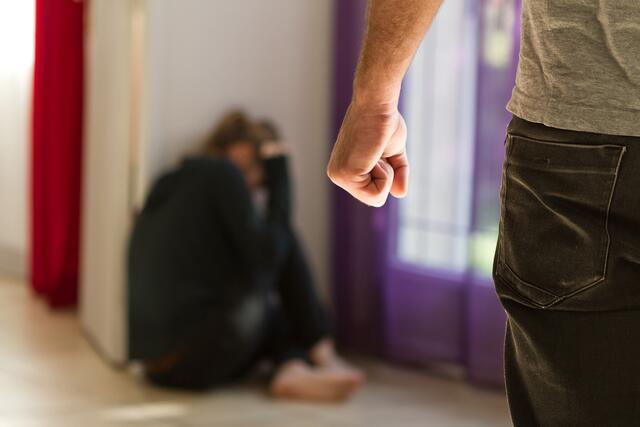 Jede fünfte Frau ist in Österreich von häuslicher Gewalt betroffen. Die Dunkelziffer ist vermutlich weitaus höher.  | Foto: sdecoret/panthermedia