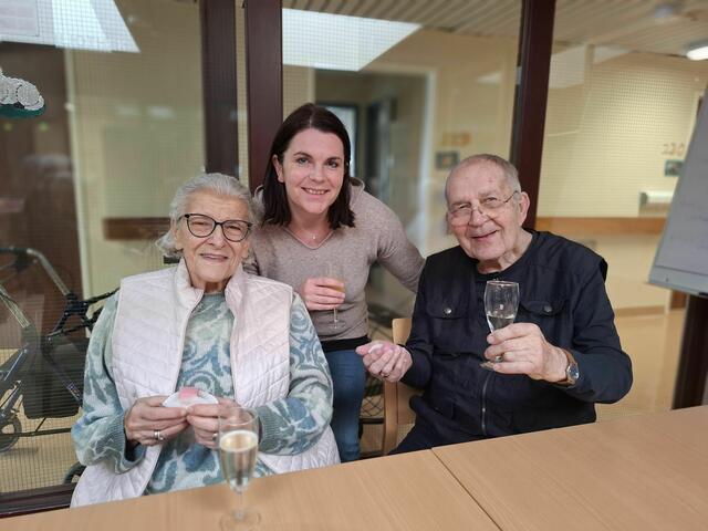 Andriane Krötlinger, Pflegedirektorin Michaela Weichhart und Hanns Krötlinger. | Foto: PBZ Bad Vöslau