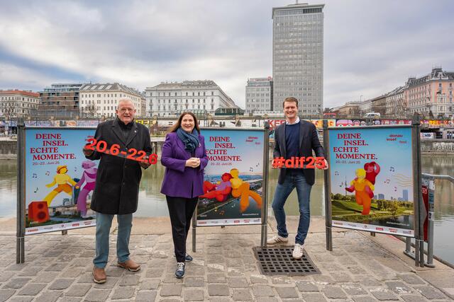 Kurt Wimmer, Barbara Novak und Matthias Friedrich (v.l.) haben am Montag das Motto des diesjährigen Donauinselfestes bekannt gegeben. | Foto: Markus Sibrawa